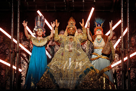 Los Angeles Opera, Akhnaten